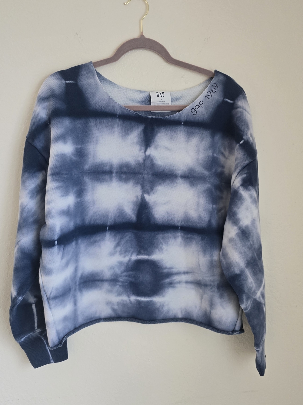 GAP Blue and White Tie-Dye Crewneck Sweatshirt